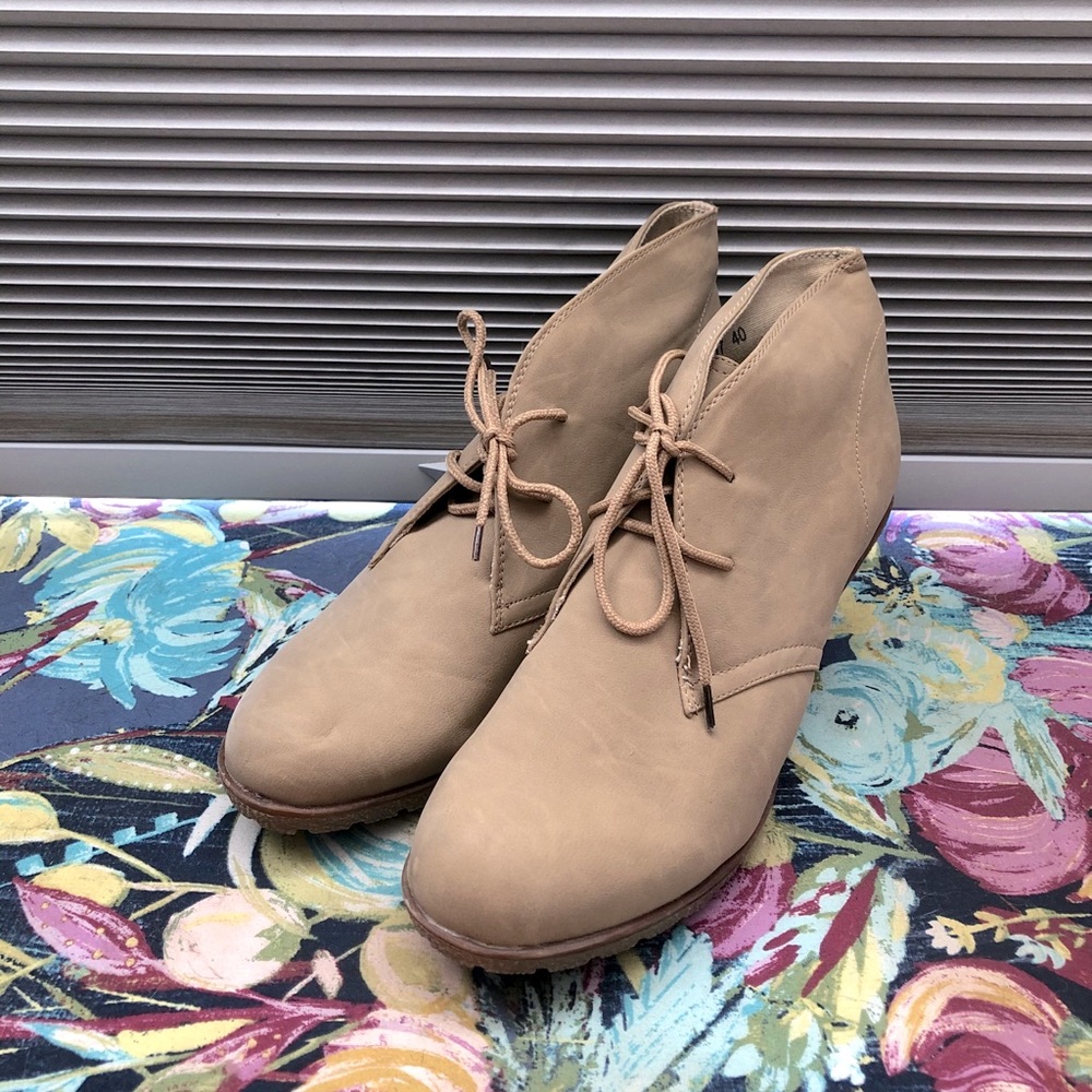 Cute wedged boots!